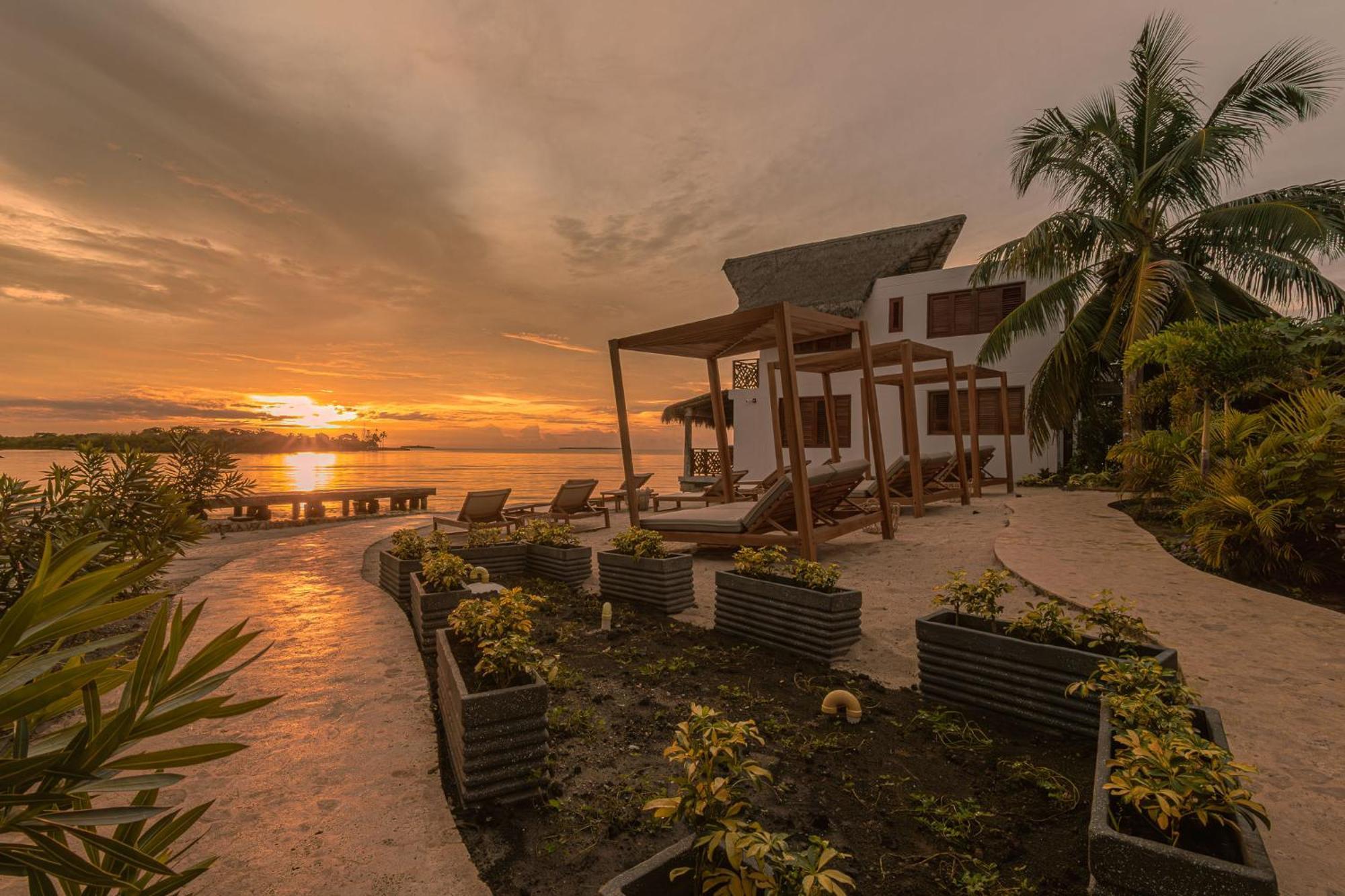 Islawa Soy Local - Isla Privada Hotel Baru Exterior photo