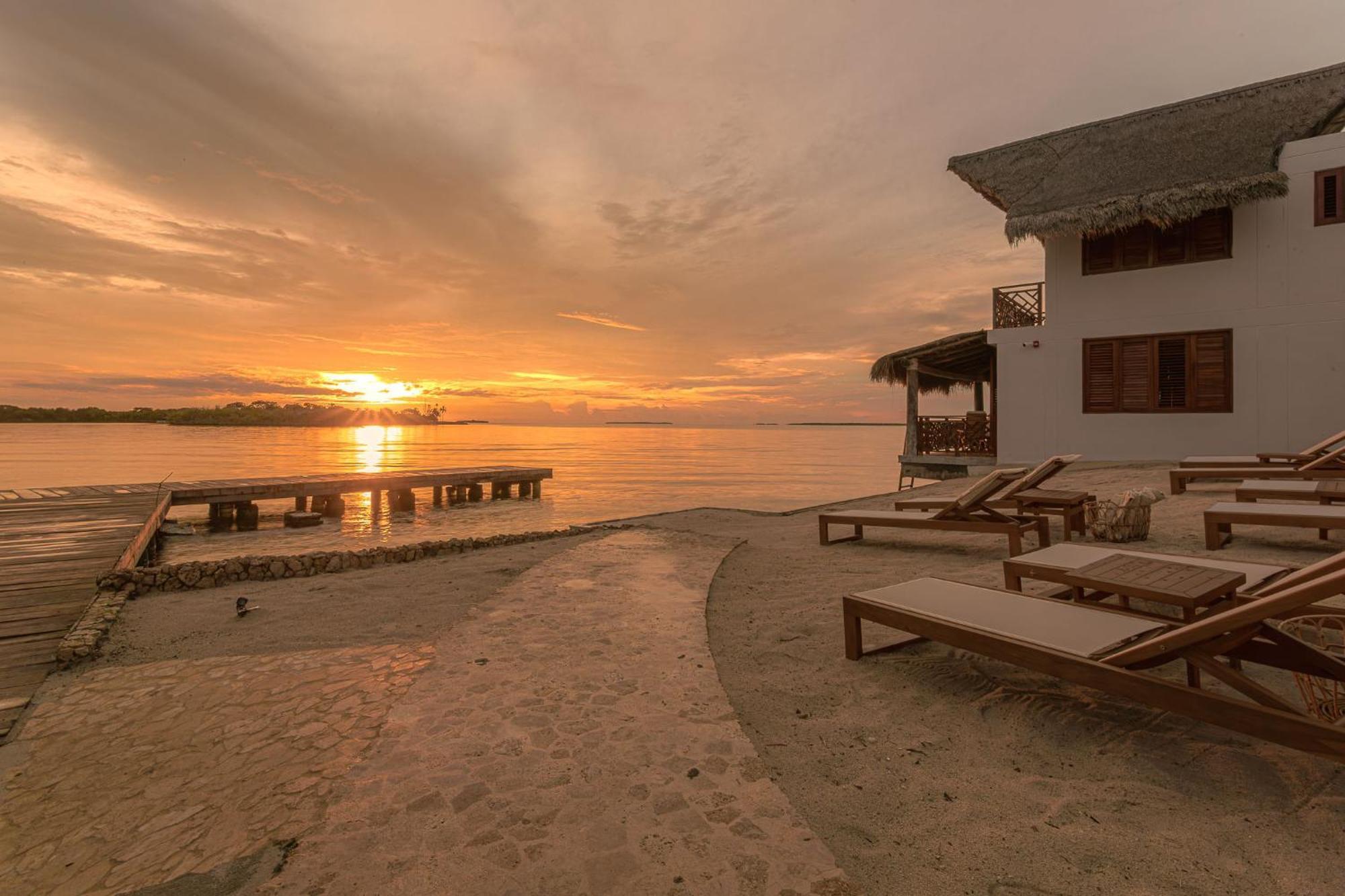 Islawa Soy Local - Isla Privada Hotel Baru Exterior photo